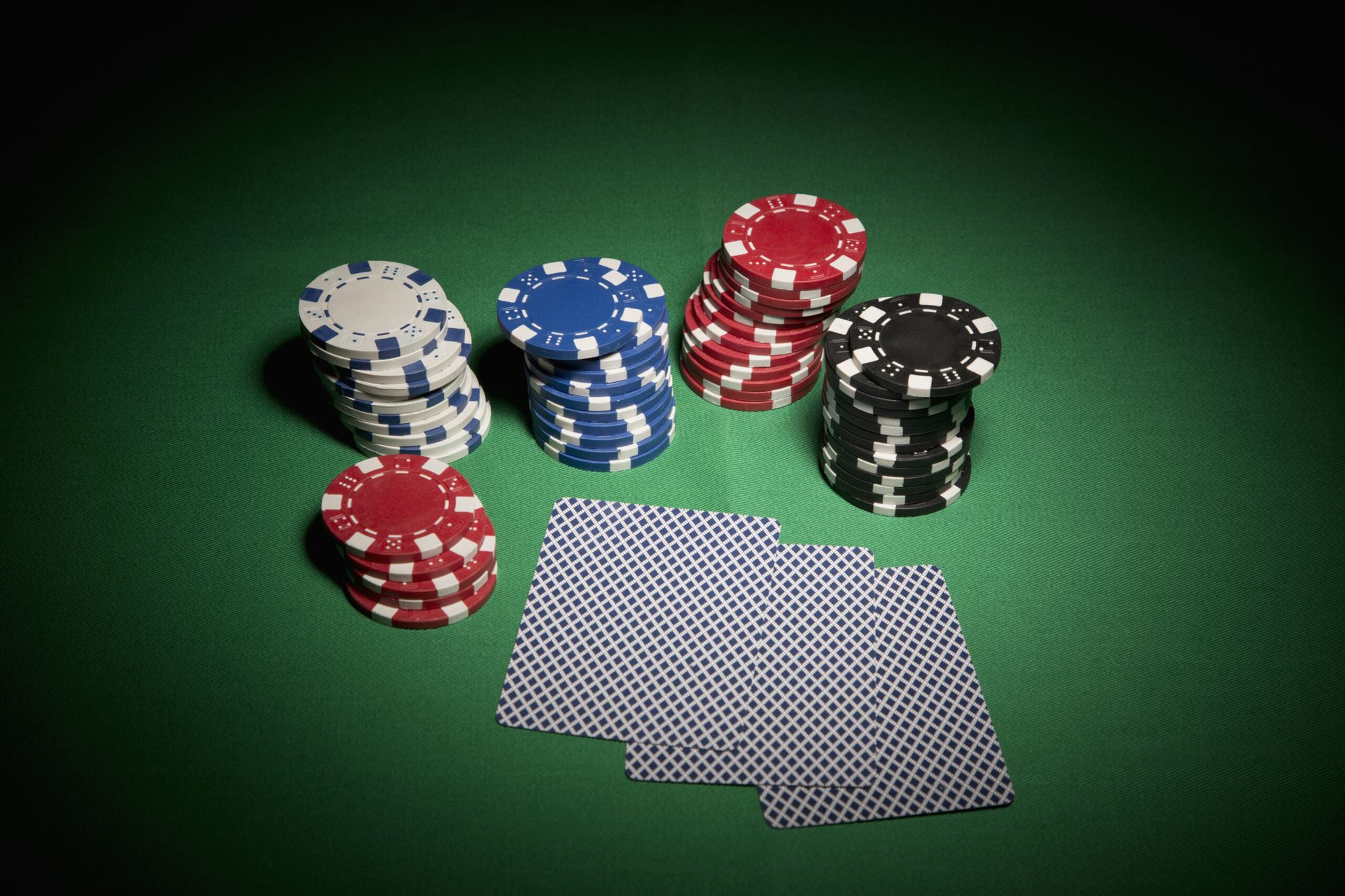 Beyond Texas Hold’em: Exploring Poker Game Variations